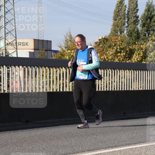 03.10.2025 - Köhlbrandbrückenlauf Luisa Fischer http://msf.ph/oto/8988688 03.10.2025 11:25:22 Position 3 3805 meine-sportfotos.de