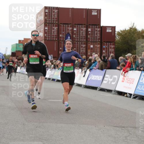 03.10.2025 - Köhlbrandbrückenlauf Yannick Fuchs http://msf.ph/oto/8988689 03.10.2025 16:12:48 Ziel 7354, 7358, 7443, 7457, 7482, 7653, 9296, 9307 meine-sportfotos.de