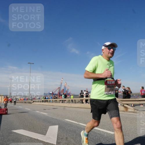 03.10.2025 - Köhlbrandbrückenlauf Matties Gatica Varas http://msf.ph/oto/8988690 03.10.2025 12:35:03 Position 2 5957 meine-sportfotos.de