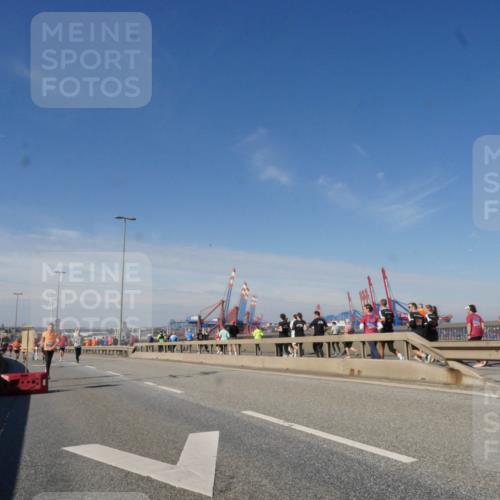 03.10.2025 - Köhlbrandbrückenlauf Matties Gatica Varas http://msf.ph/oto/8988693 03.10.2025 12:35:03 Position 2  meine-sportfotos.de
