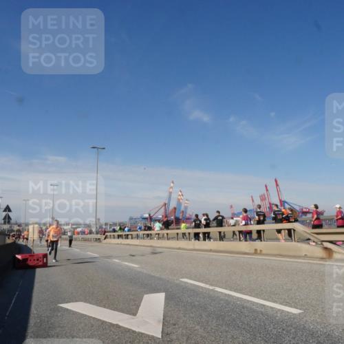 03.10.2025 - Köhlbrandbrückenlauf Matties Gatica Varas http://msf.ph/oto/8988696 03.10.2025 12:35:03 Position 2  meine-sportfotos.de