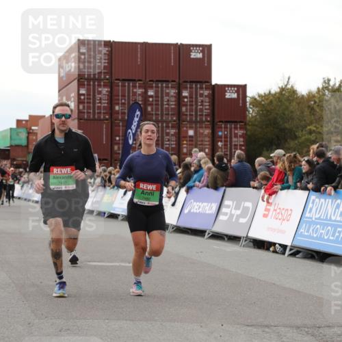 03.10.2025 - Köhlbrandbrückenlauf Yannick Fuchs http://msf.ph/oto/8988697 03.10.2025 16:12:48 Ziel 7354, 7358, 7443, 7457, 7482, 7653, 9296, 9307 meine-sportfotos.de