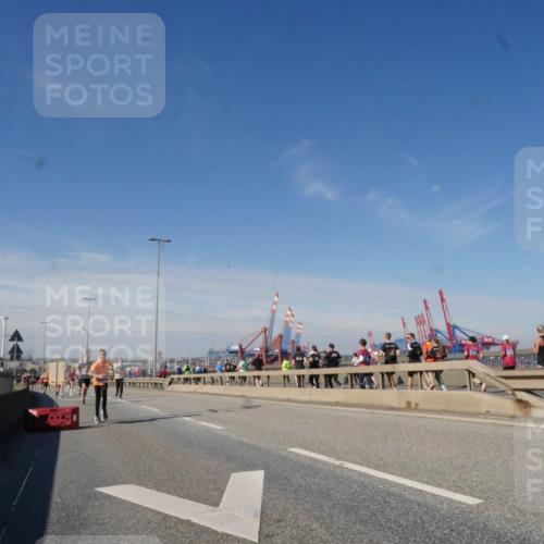 03.10.2025 - Köhlbrandbrückenlauf Matties Gatica Varas http://msf.ph/oto/8988699 03.10.2025 12:35:04 Position 2  meine-sportfotos.de