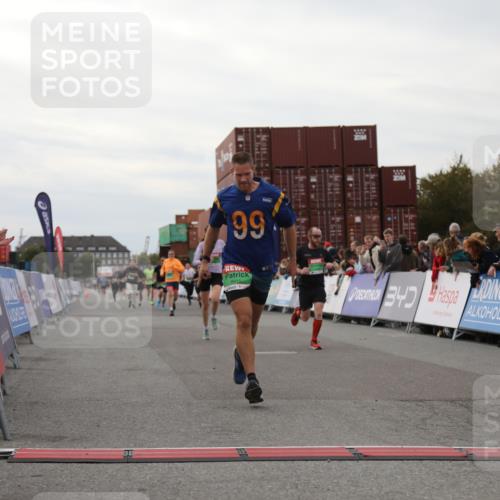 03.10.2025 - Köhlbrandbrückenlauf Yannick Fuchs http://msf.ph/oto/8988701 03.10.2025 16:00:42 Ziel 7189, 7223, 7259, 7561, 7584, 7600, 8811, 8940, 9568 meine-sportfotos.de