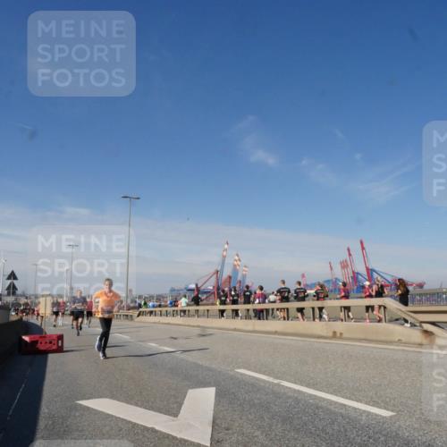 03.10.2025 - Köhlbrandbrückenlauf Matties Gatica Varas http://msf.ph/oto/8988706 03.10.2025 12:35:05 Position 2  meine-sportfotos.de