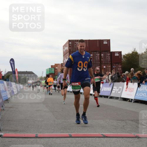 03.10.2025 - Köhlbrandbrückenlauf Yannick Fuchs http://msf.ph/oto/8988707 03.10.2025 16:00:42 Ziel 7189, 7223, 7259, 7561, 7584, 7600, 8811, 8940, 9568 meine-sportfotos.de