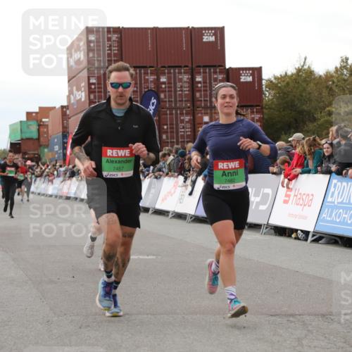 03.10.2025 - Köhlbrandbrückenlauf Yannick Fuchs http://msf.ph/oto/8988710 03.10.2025 16:12:48 Ziel 7354, 7358, 7443, 7457, 7482, 7653, 9296, 9307 meine-sportfotos.de
