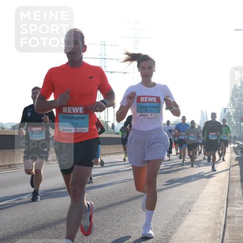 03.10.2025 - Köhlbrandbrückenlauf Luisa Fischer http://msf.ph/oto/8988713 03.10.2025 10:11:55 Position 3 1012, 1061, 3715, 1 meine-sportfotos.de