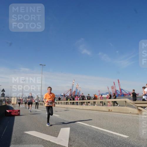 03.10.2025 - Köhlbrandbrückenlauf Matties Gatica Varas http://msf.ph/oto/8988714 03.10.2025 12:35:06 Position 2  meine-sportfotos.de