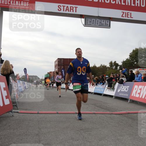 03.10.2025 - Köhlbrandbrückenlauf Yannick Fuchs http://msf.ph/oto/8988718 03.10.2025 16:00:43 Ziel 7189, 7223, 7259, 7522, 7561, 7584, 7600, 8811, 8940 meine-sportfotos.de