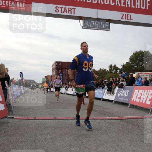 03.10.2025 - Köhlbrandbrückenlauf Yannick Fuchs http://msf.ph/oto/8988724 03.10.2025 16:00:43 Ziel 7189, 7223, 7259, 7522, 7561, 7584, 7600, 8811, 8940 meine-sportfotos.de