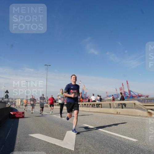 03.10.2025 - Köhlbrandbrückenlauf Matties Gatica Varas http://msf.ph/oto/8988734 03.10.2025 12:35:09 Position 2  meine-sportfotos.de