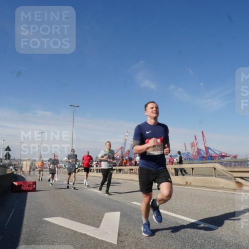 03.10.2025 - Köhlbrandbrückenlauf Matties Gatica Varas http://msf.ph/oto/8988736 03.10.2025 12:35:09 Position 2 4170 meine-sportfotos.de