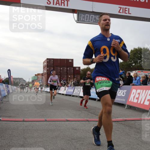 03.10.2025 - Köhlbrandbrückenlauf Yannick Fuchs http://msf.ph/oto/8988739 03.10.2025 16:00:43 Ziel 7189, 7223, 7259, 7522, 7561, 7584, 7600, 8811, 8940 meine-sportfotos.de