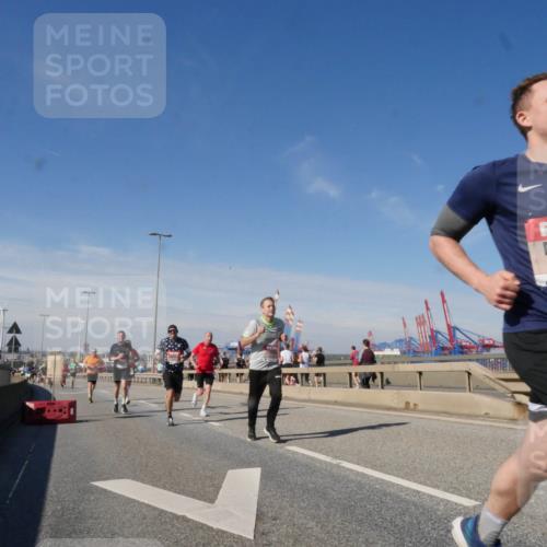 03.10.2025 - Köhlbrandbrückenlauf Matties Gatica Varas http://msf.ph/oto/8988740 03.10.2025 12:35:10 Position 2 4170 meine-sportfotos.de