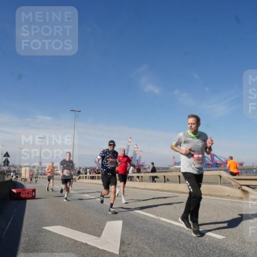 03.10.2025 - Köhlbrandbrückenlauf Matties Gatica Varas http://msf.ph/oto/8988746 03.10.2025 12:35:11 Position 2  meine-sportfotos.de
