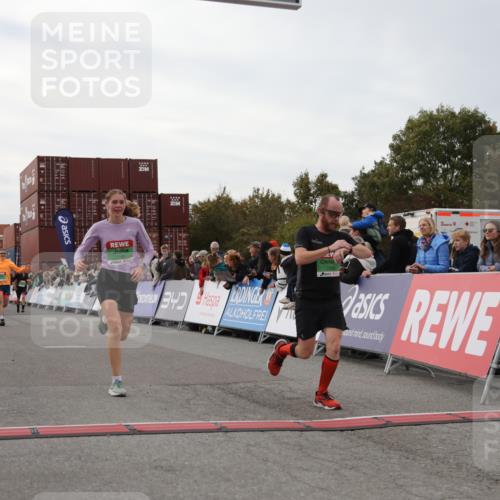 03.10.2025 - Köhlbrandbrückenlauf Yannick Fuchs http://msf.ph/oto/8988748 03.10.2025 16:00:44 Ziel 7189, 7223, 7259, 7522, 7561, 7584, 7600, 8811, 8883, 8940 meine-sportfotos.de