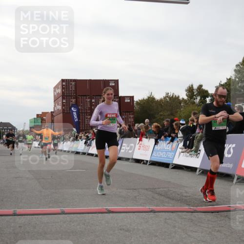 03.10.2025 - Köhlbrandbrückenlauf Yannick Fuchs http://msf.ph/oto/8988752 03.10.2025 16:00:44 Ziel 7189, 7223, 7259, 7522, 7561, 7584, 7600, 8811, 8883, 8940 meine-sportfotos.de