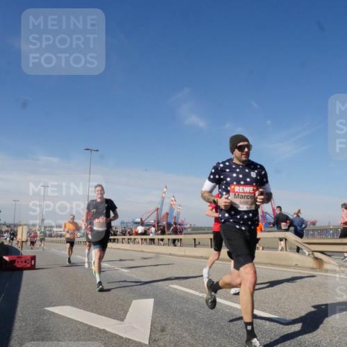 03.10.2025 - Köhlbrandbrückenlauf Matties Gatica Varas http://msf.ph/oto/8988753 03.10.2025 12:35:12 Position 2 6495 meine-sportfotos.de