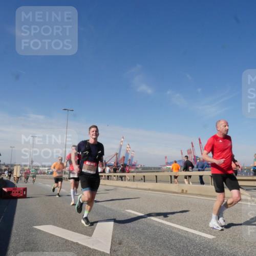 03.10.2025 - Köhlbrandbrückenlauf Matties Gatica Varas http://msf.ph/oto/8988755 03.10.2025 12:35:12 Position 2  meine-sportfotos.de