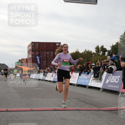 03.10.2025 - Köhlbrandbrückenlauf Yannick Fuchs http://msf.ph/oto/8988758 03.10.2025 16:00:44 Ziel 7189, 7223, 7259, 7522, 7561, 7584, 7600, 8811, 8883, 8940 meine-sportfotos.de