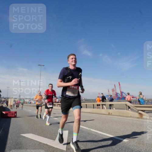 03.10.2025 - Köhlbrandbrückenlauf Matties Gatica Varas http://msf.ph/oto/8988759 03.10.2025 12:35:13 Position 2 6762 meine-sportfotos.de