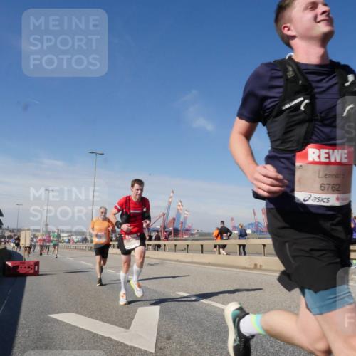 03.10.2025 - Köhlbrandbrückenlauf Matties Gatica Varas http://msf.ph/oto/8988761 03.10.2025 12:35:13 Position 2 6762 meine-sportfotos.de