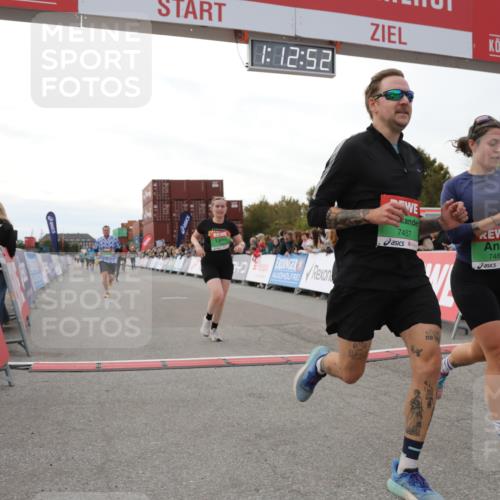 03.10.2025 - Köhlbrandbrückenlauf Yannick Fuchs http://msf.ph/oto/8988764 03.10.2025 16:12:50 Ziel 7341, 7354, 7358, 7443, 7457, 7482, 7653, 8292, 8294 meine-sportfotos.de