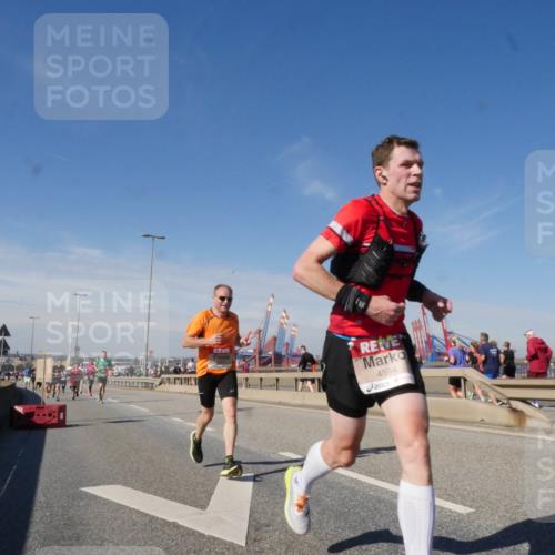 03.10.2025 - Köhlbrandbrückenlauf Matties Gatica Varas http://msf.ph/oto/8988767 03.10.2025 12:35:14 Position 2 4594 meine-sportfotos.de