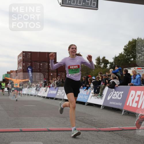 03.10.2025 - Köhlbrandbrückenlauf Yannick Fuchs http://msf.ph/oto/8988768 03.10.2025 16:00:45 Ziel 7189, 7223, 7259, 7522, 7561, 7584, 7600, 8811, 8883, 8940 meine-sportfotos.de