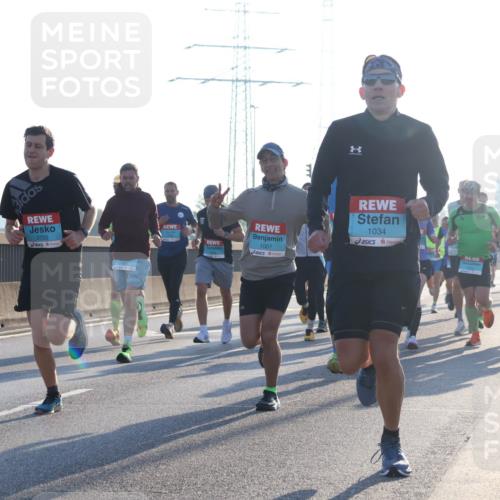 03.10.2025 - Köhlbrandbrückenlauf Luisa Fischer http://msf.ph/oto/8988769 03.10.2025 10:11:58 Position 3 2722, 1007, 1034 meine-sportfotos.de