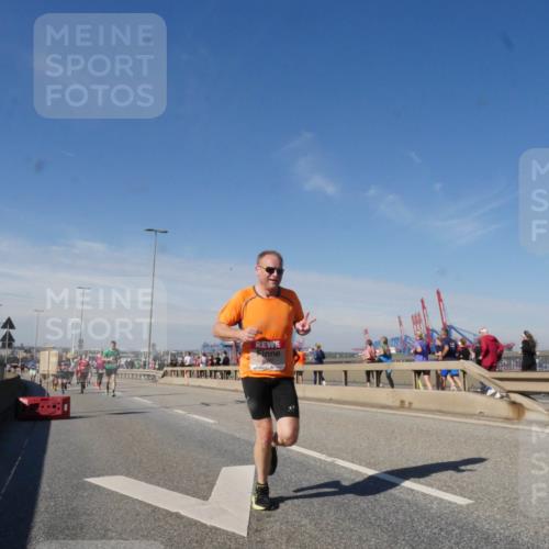 03.10.2025 - Köhlbrandbrückenlauf Matties Gatica Varas http://msf.ph/oto/8988771 03.10.2025 12:35:15 Position 2  meine-sportfotos.de