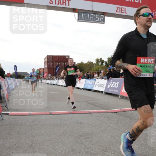 03.10.2025 - Köhlbrandbrückenlauf Yannick Fuchs http://msf.ph/oto/8988772 03.10.2025 16:12:50 Ziel 7341, 7354, 7358, 7443, 7457, 7482, 7653, 8292, 8294 meine-sportfotos.de