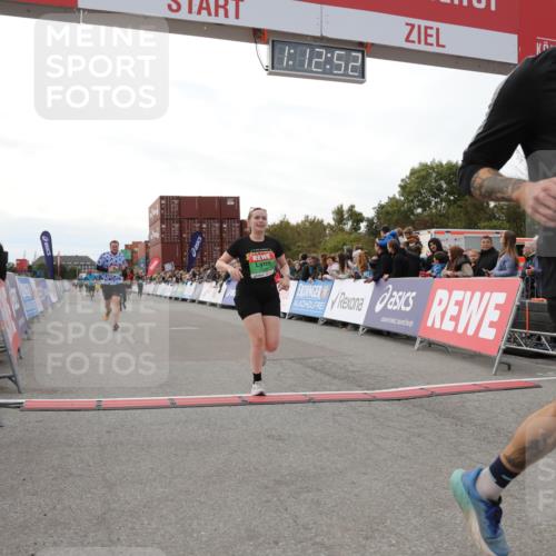 03.10.2025 - Köhlbrandbrückenlauf Yannick Fuchs http://msf.ph/oto/8988778 03.10.2025 16:12:50 Ziel 7341, 7354, 7358, 7443, 7457, 7482, 7653, 8292, 8294 meine-sportfotos.de