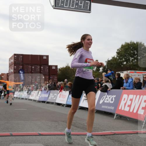 03.10.2025 - Köhlbrandbrückenlauf Yannick Fuchs http://msf.ph/oto/8988779 03.10.2025 16:00:45 Ziel 7189, 7223, 7259, 7522, 7561, 7584, 7600, 8811, 8883, 8940 meine-sportfotos.de