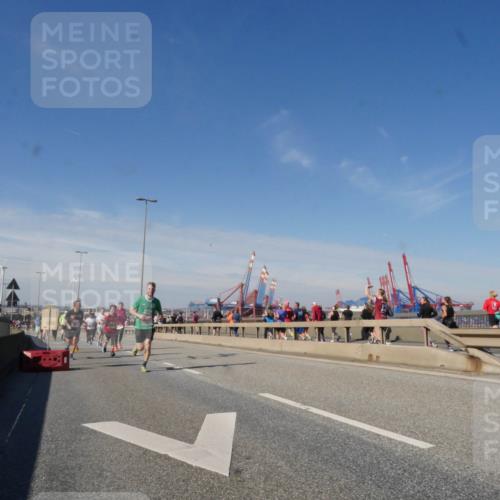 03.10.2025 - Köhlbrandbrückenlauf Matties Gatica Varas http://msf.ph/oto/8988786 03.10.2025 12:35:17 Position 2  meine-sportfotos.de