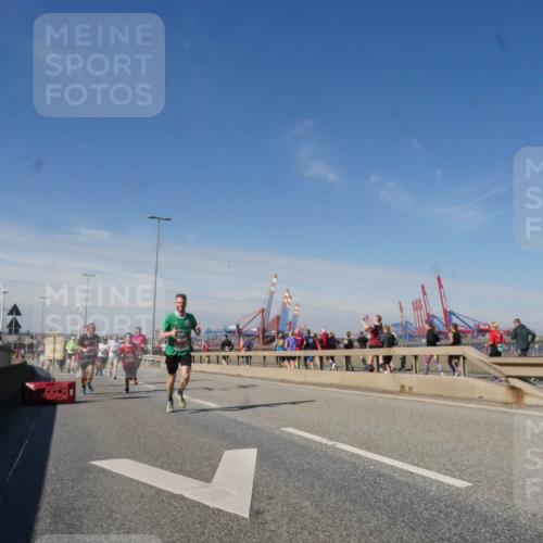 03.10.2025 - Köhlbrandbrückenlauf Matties Gatica Varas http://msf.ph/oto/8988789 03.10.2025 12:35:17 Position 2  meine-sportfotos.de