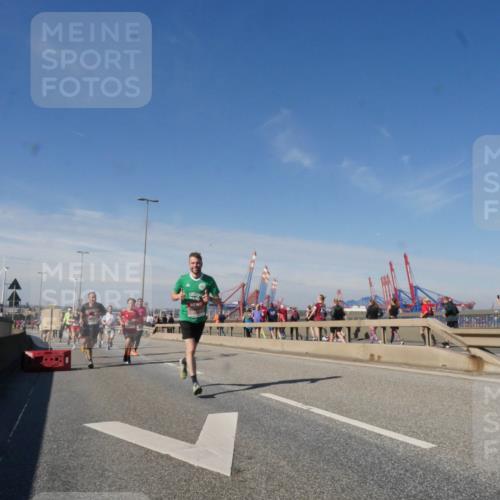 03.10.2025 - Köhlbrandbrückenlauf Matties Gatica Varas http://msf.ph/oto/8988792 03.10.2025 12:35:18 Position 2  meine-sportfotos.de