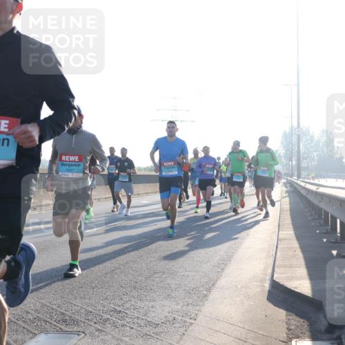 03.10.2025 - Köhlbrandbrückenlauf Luisa Fischer http://msf.ph/oto/8988793 03.10.2025 10:11:59 Position 3 2122, 1034, 1007 meine-sportfotos.de