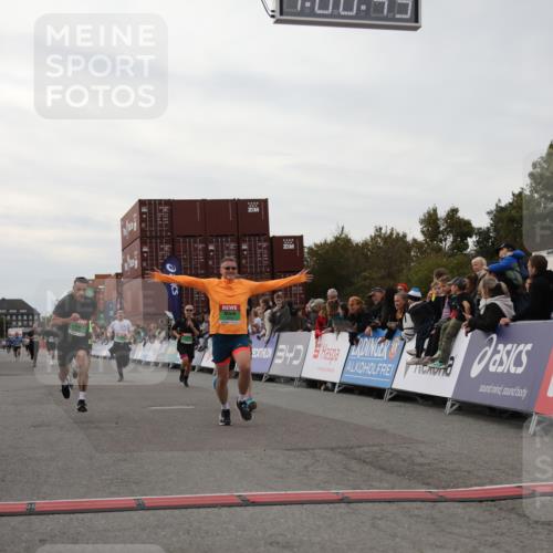 03.10.2025 - Köhlbrandbrückenlauf Yannick Fuchs http://msf.ph/oto/8988795 03.10.2025 16:00:47 Ziel 7189, 7223, 7259, 7522, 7561, 7584, 7600, 8676, 8883, 8940, 9736 meine-sportfotos.de