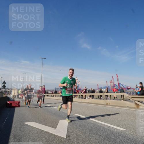 03.10.2025 - Köhlbrandbrückenlauf Matties Gatica Varas http://msf.ph/oto/8988796 03.10.2025 12:35:18 Position 2  meine-sportfotos.de