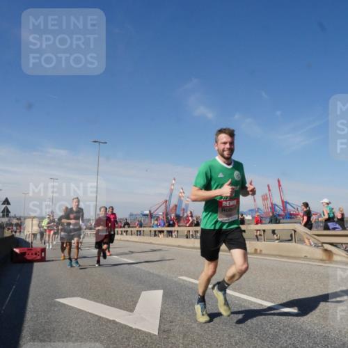 03.10.2025 - Köhlbrandbrückenlauf Matties Gatica Varas http://msf.ph/oto/8988798 03.10.2025 12:35:19 Position 2  meine-sportfotos.de