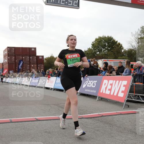 03.10.2025 - Köhlbrandbrückenlauf Yannick Fuchs http://msf.ph/oto/8988800 03.10.2025 16:12:51 Ziel 7321, 7341, 7354, 7358, 7443, 7457, 7482, 7653, 8292, 8294 meine-sportfotos.de