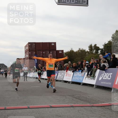 03.10.2025 - Köhlbrandbrückenlauf Yannick Fuchs http://msf.ph/oto/8988801 03.10.2025 16:00:47 Ziel 7189, 7223, 7259, 7522, 7561, 7584, 7600, 8676, 8883, 8940, 9736 meine-sportfotos.de