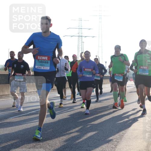 03.10.2025 - Köhlbrandbrückenlauf Luisa Fischer http://msf.ph/oto/8988804 03.10.2025 10:12:00 Position 3 1023, 3704, 2703, 2701, 1 meine-sportfotos.de