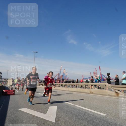 03.10.2025 - Köhlbrandbrückenlauf Matties Gatica Varas http://msf.ph/oto/8988805 03.10.2025 12:35:20 Position 2  meine-sportfotos.de