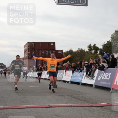 03.10.2025 - Köhlbrandbrückenlauf Yannick Fuchs http://msf.ph/oto/8988807 03.10.2025 16:00:47 Ziel 7189, 7223, 7259, 7522, 7561, 7584, 7600, 8676, 8883, 8940, 9736 meine-sportfotos.de
