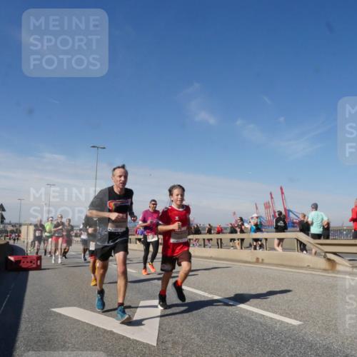 03.10.2025 - Köhlbrandbrückenlauf Matties Gatica Varas http://msf.ph/oto/8988809 03.10.2025 12:35:20 Position 2  meine-sportfotos.de