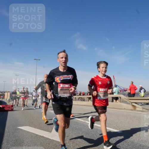 03.10.2025 - Köhlbrandbrückenlauf Matties Gatica Varas http://msf.ph/oto/8988811 03.10.2025 12:35:21 Position 2 6015 meine-sportfotos.de