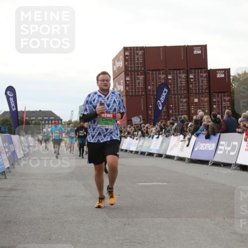 03.10.2025 - Köhlbrandbrückenlauf Yannick Fuchs http://msf.ph/oto/8988813 03.10.2025 16:12:51 Ziel 7321, 7341, 7354, 7358, 7443, 7457, 7482, 7653, 8292, 8294 meine-sportfotos.de